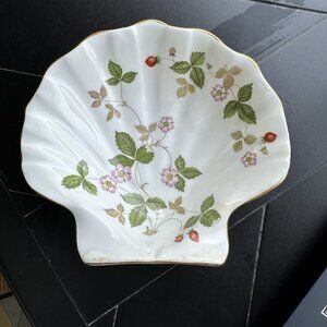 Wedgwood Bone China Wild Strawberry Small Shell Trinket Dish Made In England